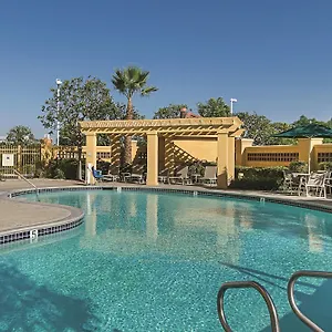La Quinta & By Wyndham Airport Ontario